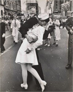 World War 2 Kiss